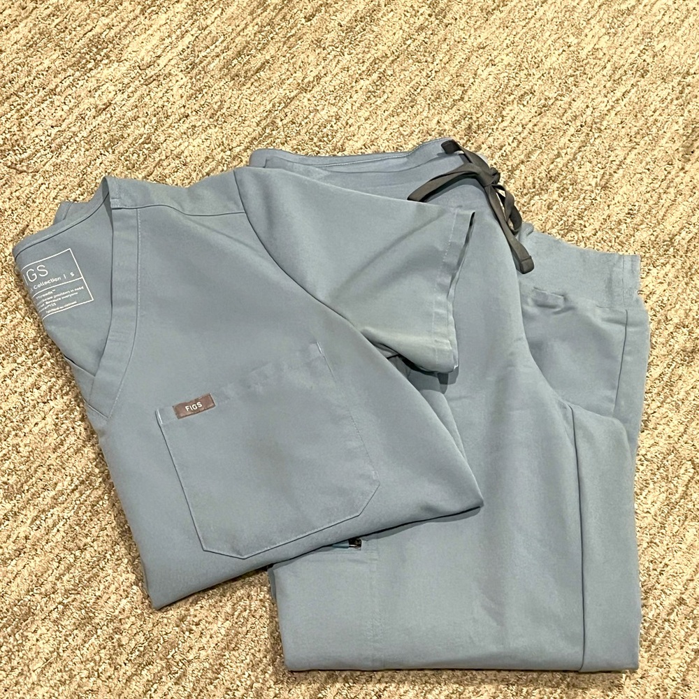 Figs scrub set in Dusty Blue!